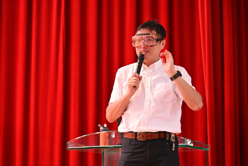 Dr. Hsu Yi-Yang’s lecture on  Laboratory safety and hygiene