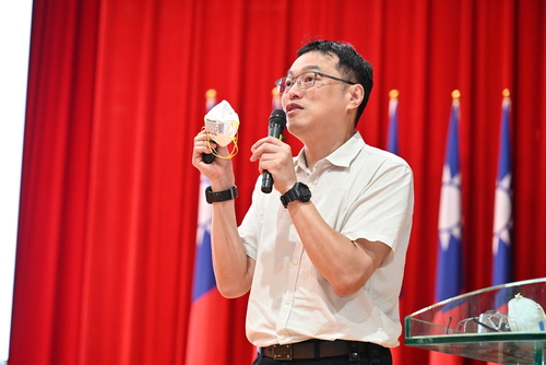 Dr. Hsu Yi-Yang’s lecture on  Laboratory safety and hygiene